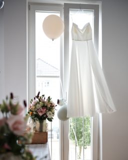 Getting Ready for the beautiful wedding of Heike&Alex 👰🏼‍♀️💍

@held_heike @amichel.de 
#hairandmakeup @evamariapilartz 

#Braut #hochzeit #gettingmarried #gettingready #bride #wedding #neuss #düsseldorf #hochzeitsfotografie #love #beautiful